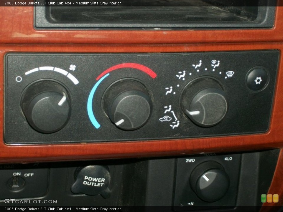 Medium Slate Gray Interior Controls for the 2005 Dodge Dakota SLT Club Cab 4x4 #70159474