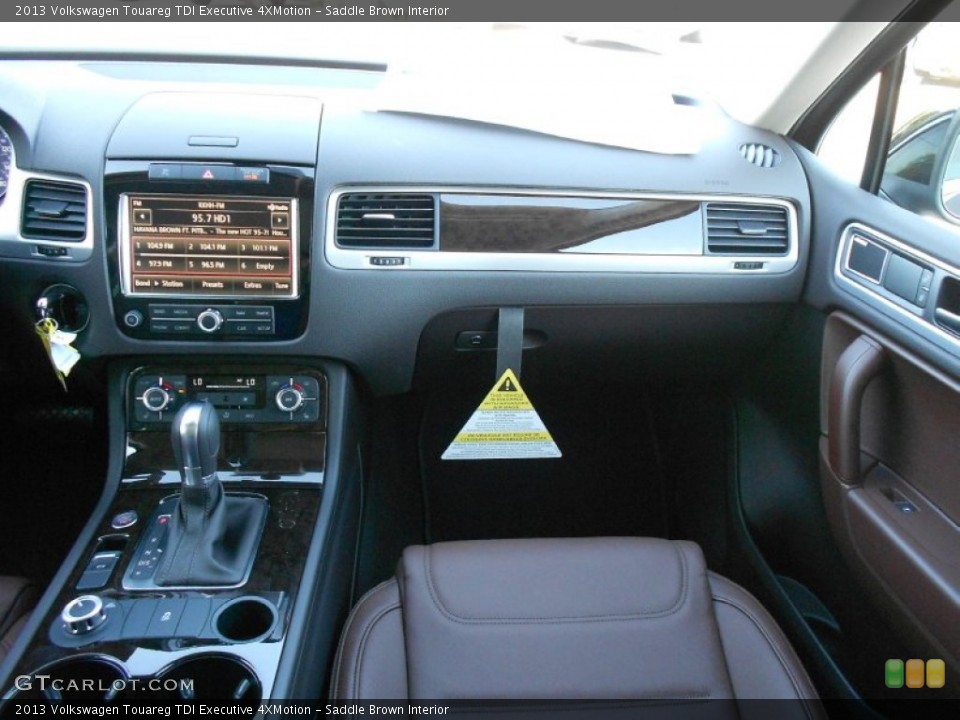 Saddle Brown Interior Dashboard for the 2013 Volkswagen Touareg TDI Executive 4XMotion #70166267