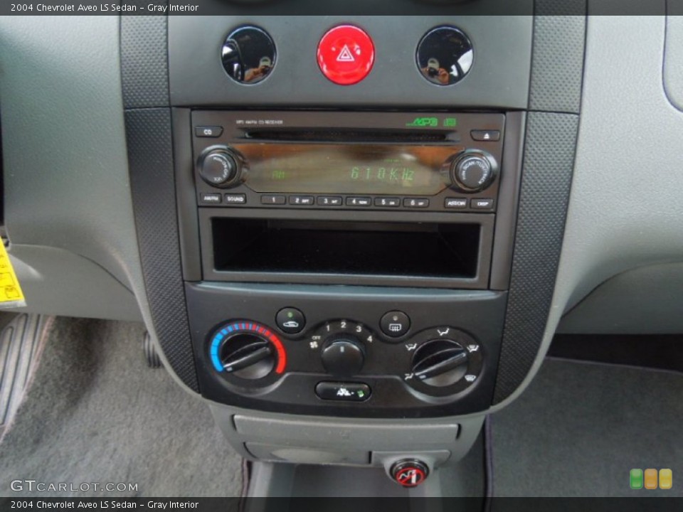 Gray Interior Controls for the 2004 Chevrolet Aveo LS Sedan #70191323