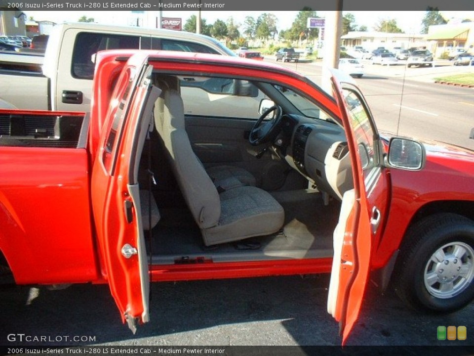 Medium Pewter Interior Photo for the 2006 Isuzu i-Series Truck i-280 LS Extended Cab #70196305