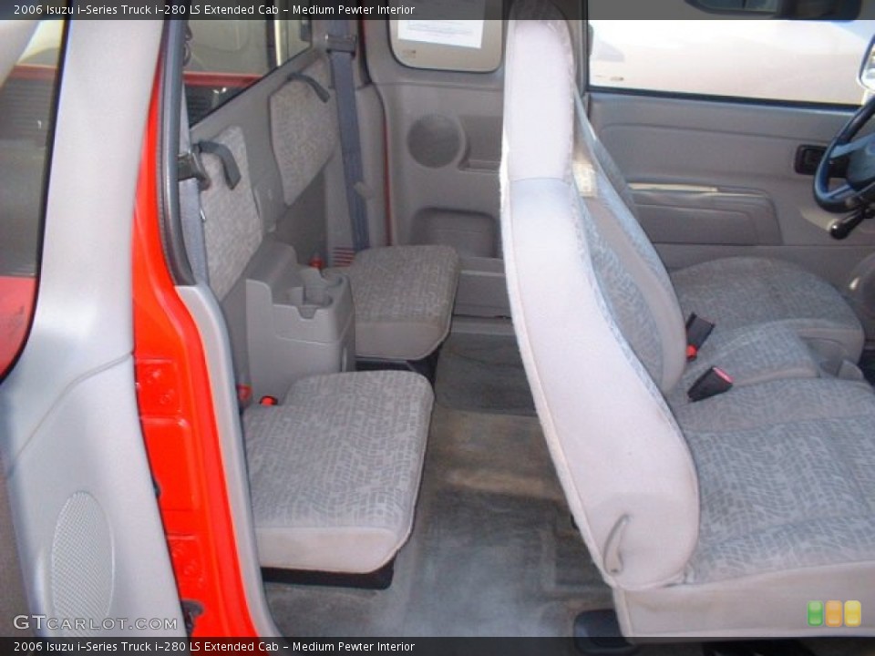 Medium Pewter Interior Photo for the 2006 Isuzu i-Series Truck i-280 LS Extended Cab #70196326