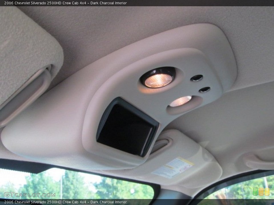 Dark Charcoal Interior Controls for the 2006 Chevrolet Silverado 2500HD Crew Cab 4x4 #70239766