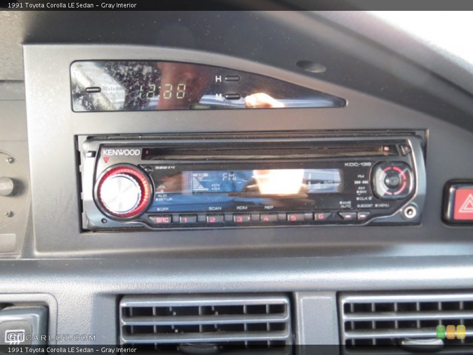 Gray Interior Audio System for the 1991 Toyota Corolla LE Sedan #70249540
