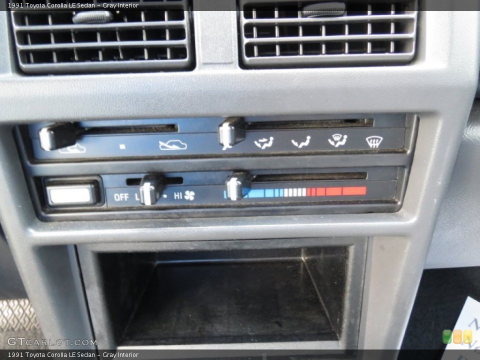 Gray Interior Controls for the 1991 Toyota Corolla LE Sedan #70249546