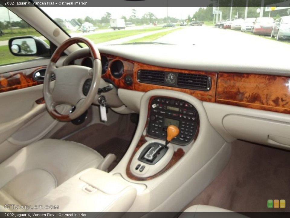 Oatmeal Interior Photo for the 2002 Jaguar XJ Vanden Plas #70290987