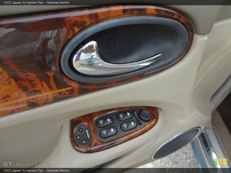 Oatmeal Interior Controls for the 2002 Jaguar XJ Vanden Plas #70291065