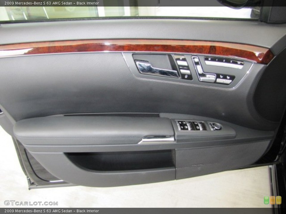 Black Interior Door Panel for the 2009 Mercedes-Benz S 63 AMG Sedan #70307147