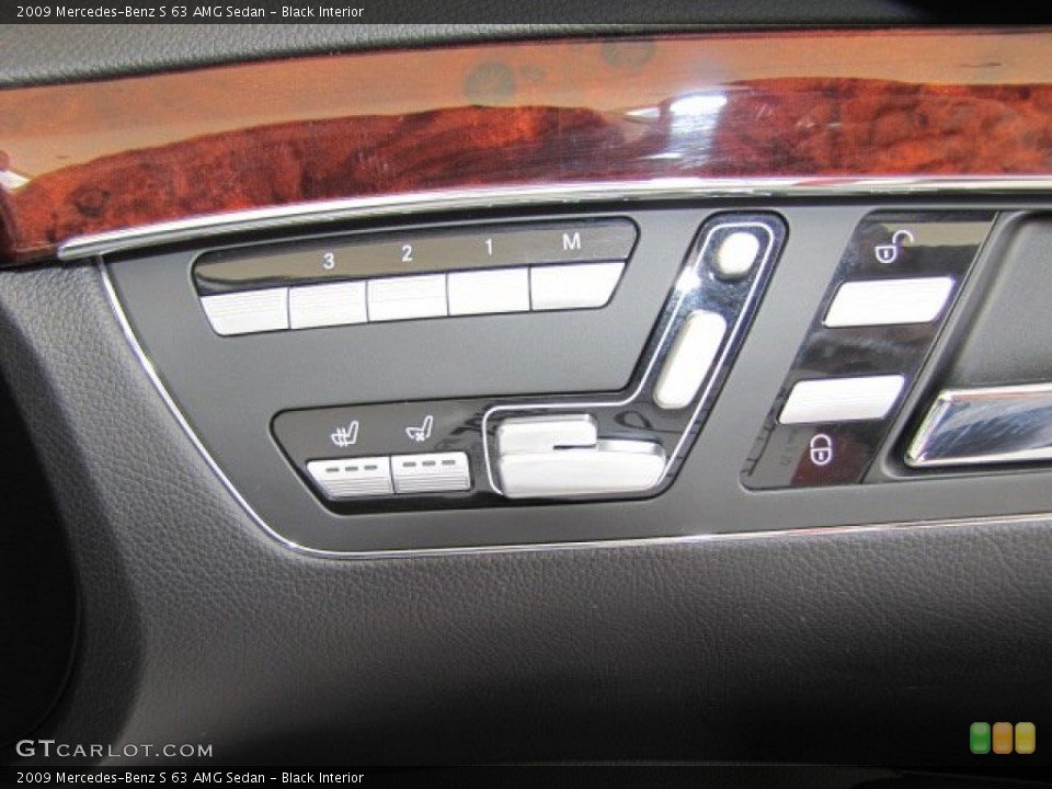 Black Interior Controls for the 2009 Mercedes-Benz S 63 AMG Sedan #70307201