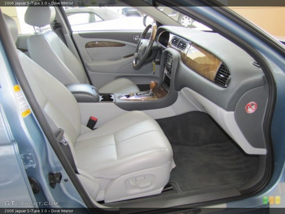 Dove Interior Photo for the 2006 Jaguar S-Type 3.0 #70307981