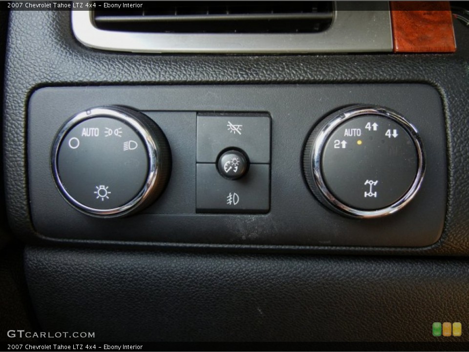 Ebony Interior Controls for the 2007 Chevrolet Tahoe LTZ 4x4 #70308729
