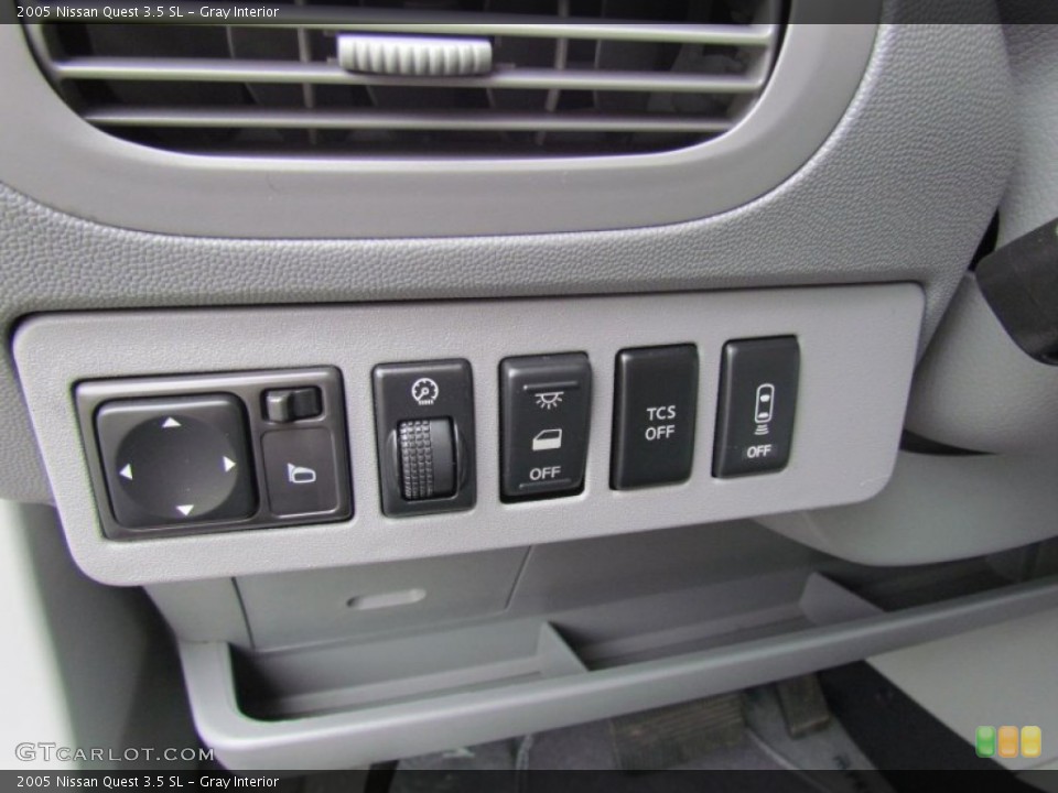 Gray Interior Controls for the 2005 Nissan Quest 3.5 SL #70315086