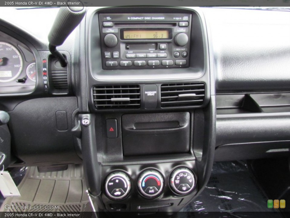 Black Interior Controls for the 2005 Honda CR-V EX 4WD #70315647