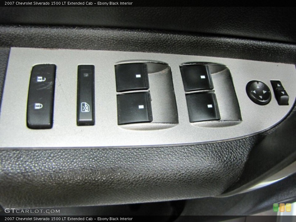 Ebony Black Interior Controls for the 2007 Chevrolet Silverado 1500 LT Extended Cab #70317459