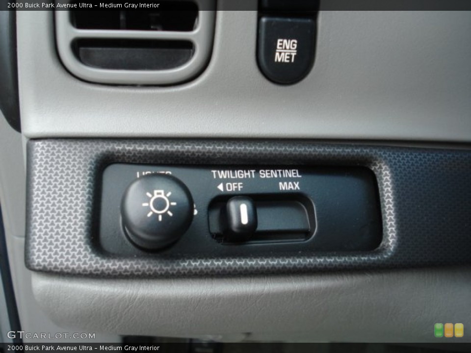 Medium Gray Interior Controls for the 2000 Buick Park Avenue Ultra #70328526