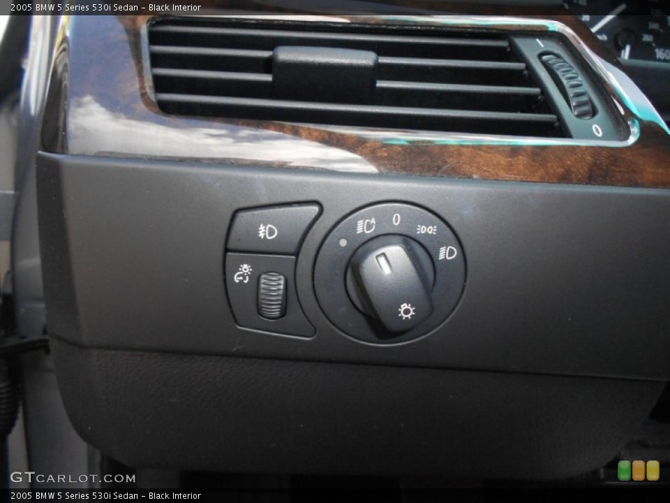 Black Interior Controls for the 2005 BMW 5 Series 530i Sedan #70338933