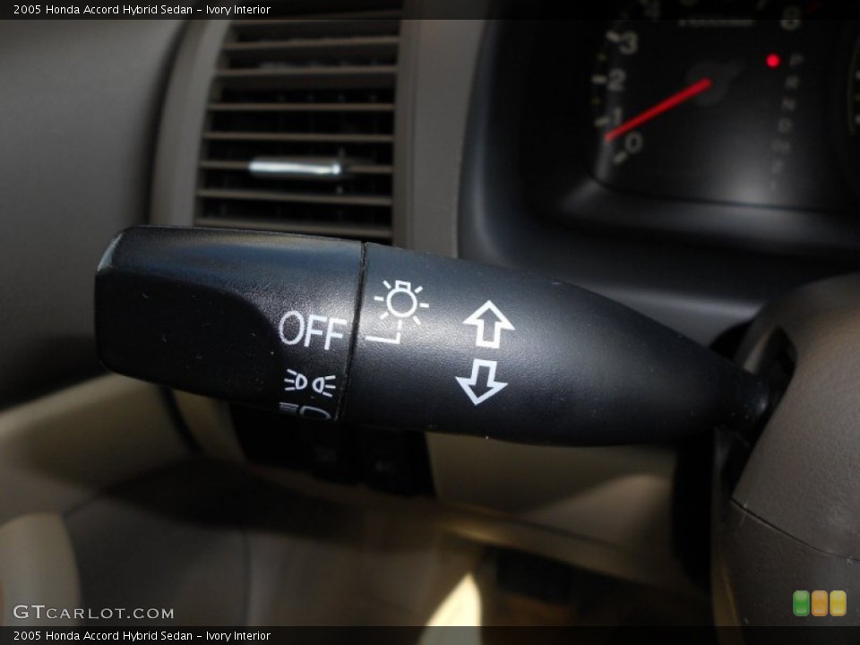 Ivory Interior Controls for the 2005 Honda Accord Hybrid Sedan #70339209