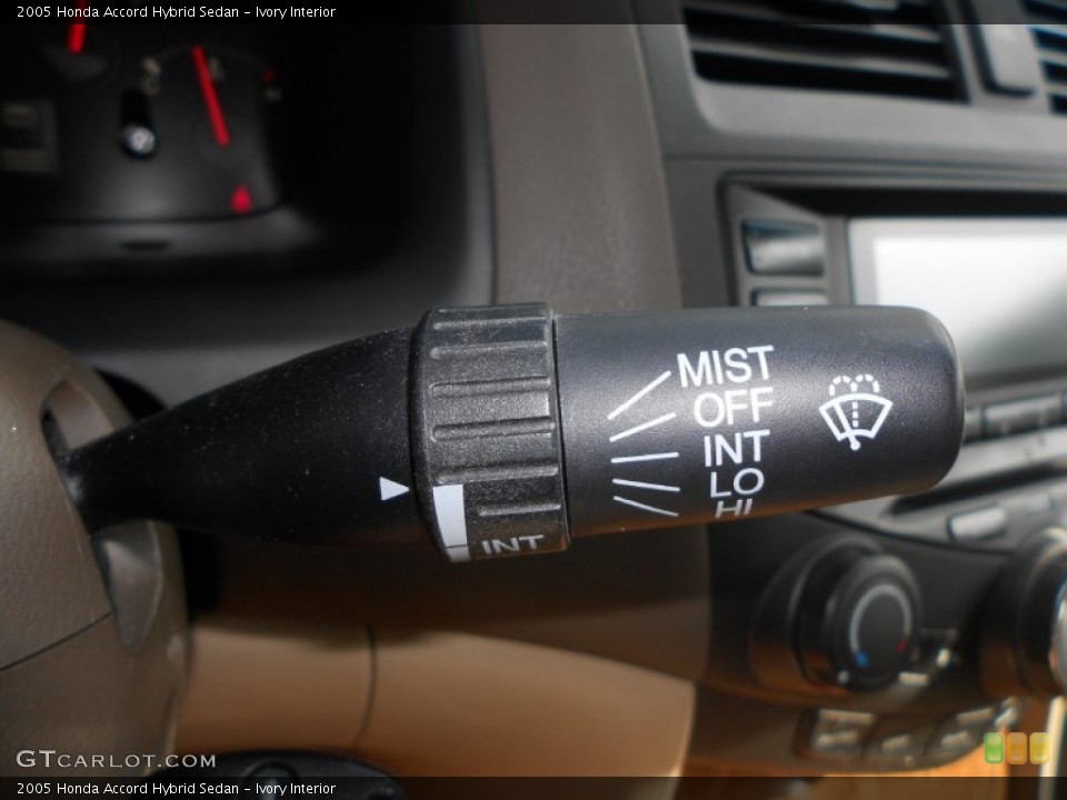Ivory Interior Controls for the 2005 Honda Accord Hybrid Sedan #70339218