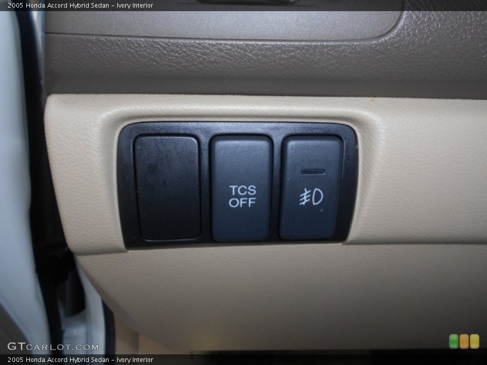 Ivory Interior Controls for the 2005 Honda Accord Hybrid Sedan #70339227
