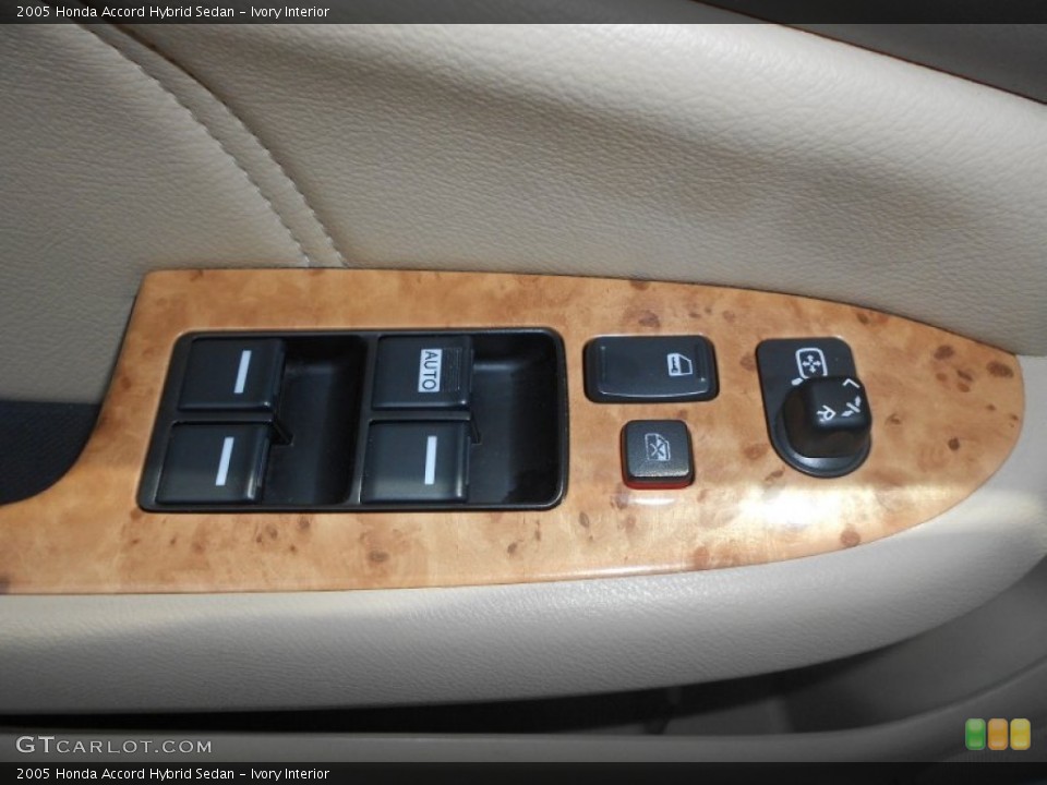 Ivory Interior Controls for the 2005 Honda Accord Hybrid Sedan #70339233