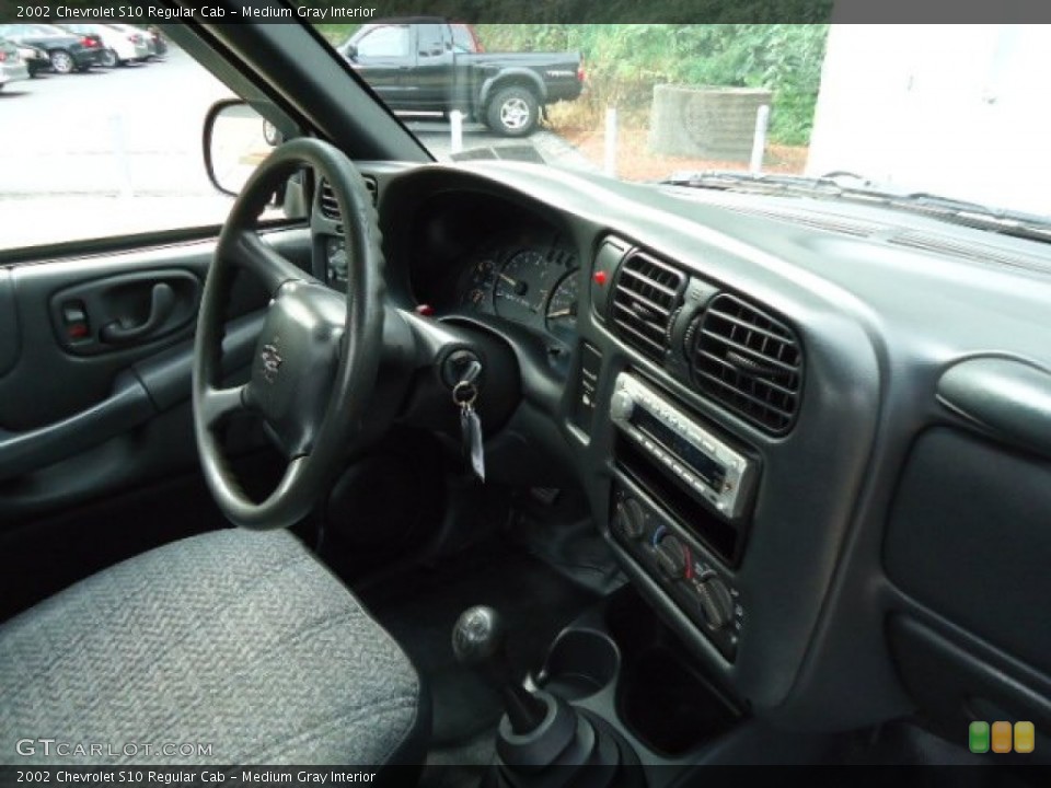 Medium Gray Interior Dashboard for the 2002 Chevrolet S10 Regular Cab #70362323