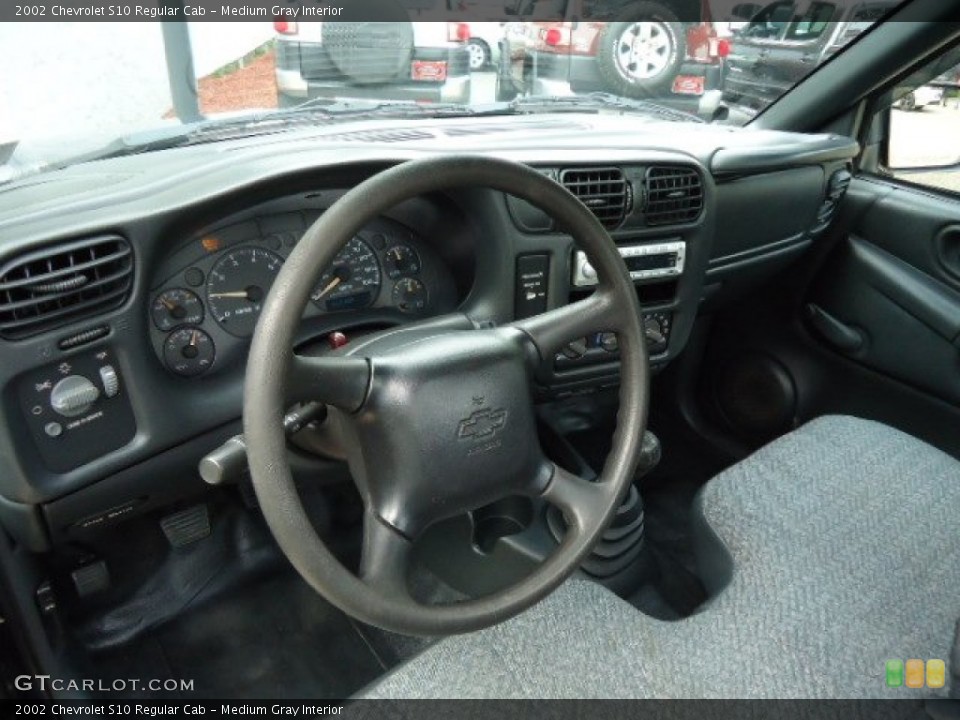 Medium Gray Interior Dashboard for the 2002 Chevrolet S10 Regular Cab #70362334