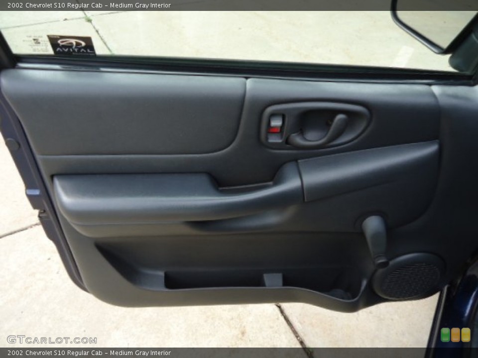 Medium Gray Interior Door Panel for the 2002 Chevrolet S10 Regular Cab #70362426