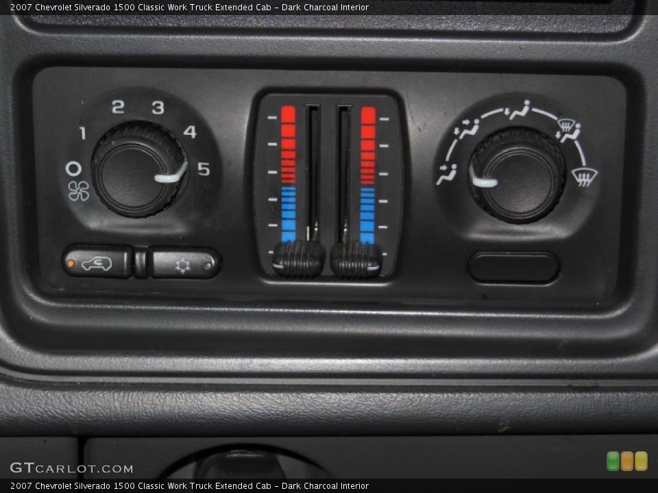 Dark Charcoal Interior Controls for the 2007 Chevrolet Silverado 1500 Classic Work Truck Extended Cab #70368531