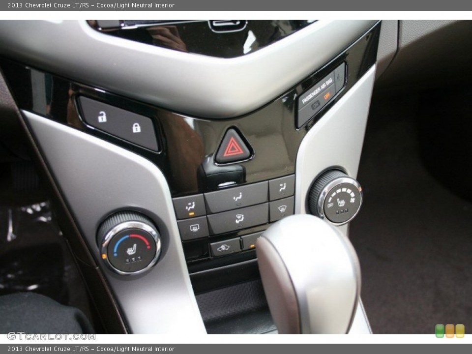 Cocoa/Light Neutral Interior Controls for the 2013 Chevrolet Cruze LT/RS #70369095