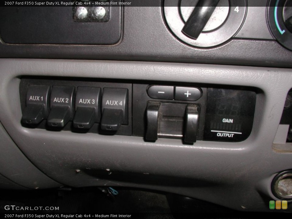Medium Flint Interior Controls for the 2007 Ford F350 Super Duty XL Regular Cab 4x4 #70375182