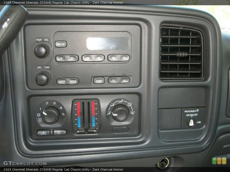 Dark Charcoal Interior Controls for the 2003 Chevrolet Silverado 2500HD Regular Cab Chassis Utility #70378319
