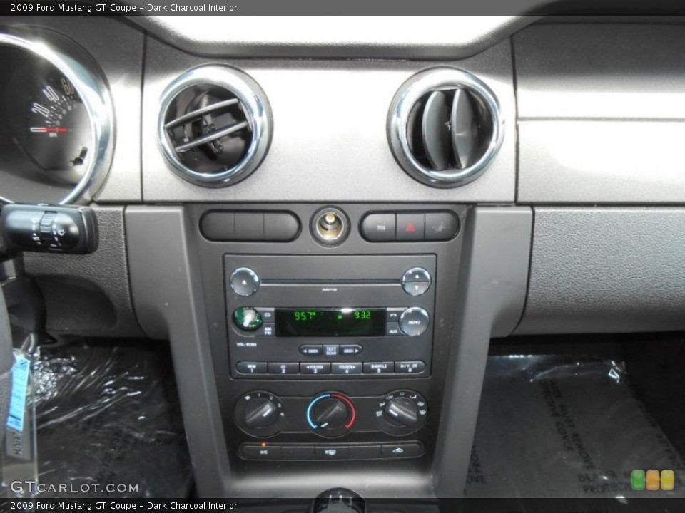 Dark Charcoal Interior Controls for the 2009 Ford Mustang GT Coupe #70379568