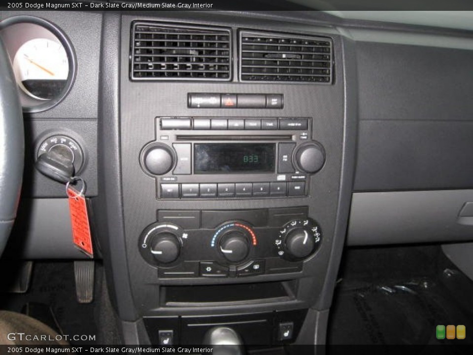 Dark Slate Gray/Medium Slate Gray Interior Controls for the 2005 Dodge Magnum SXT #70404570