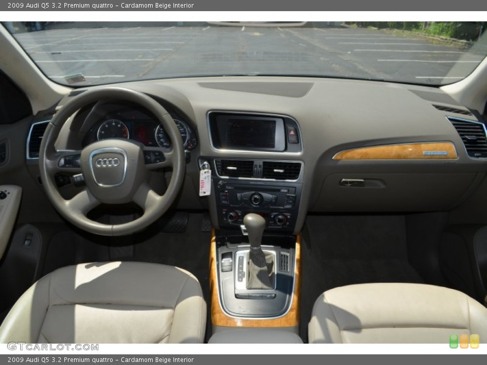 Cardamom Beige Interior Dashboard for the 2009 Audi Q5 3.2 Premium quattro #70409986