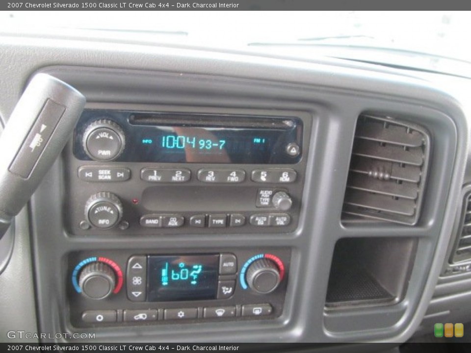 Dark Charcoal Interior Controls for the 2007 Chevrolet Silverado 1500 Classic LT Crew Cab 4x4 #70422757