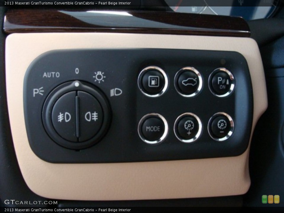 Pearl Beige Interior Controls for the 2013 Maserati GranTurismo Convertible GranCabrio #70444445