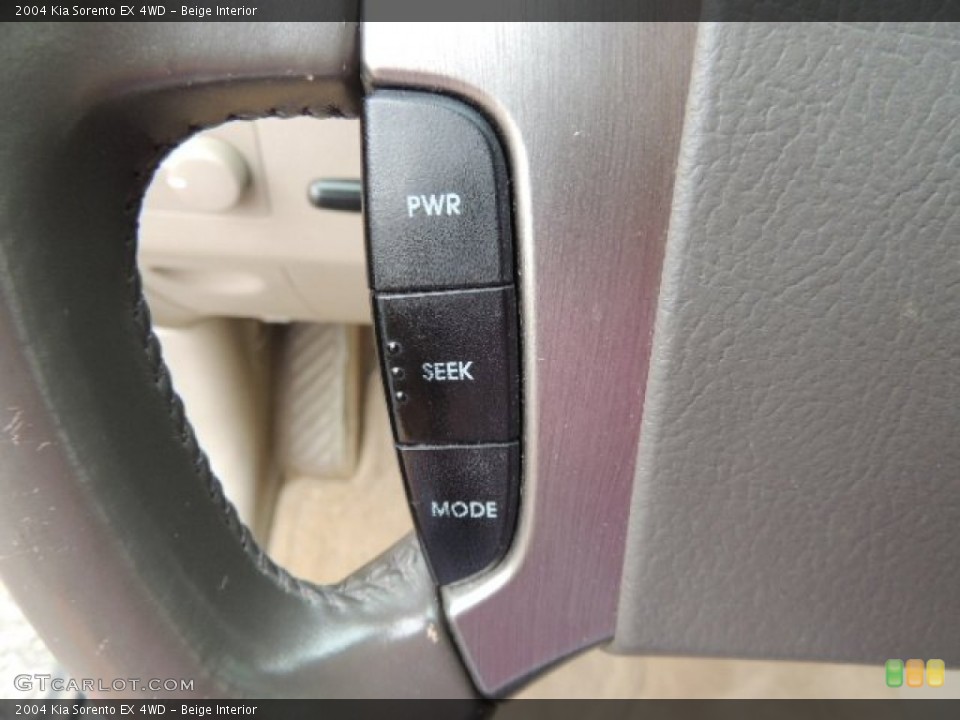 Beige Interior Controls for the 2004 Kia Sorento EX 4WD #70480757
