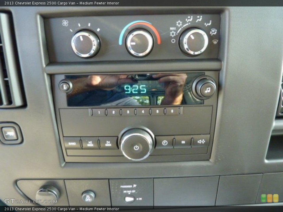 Medium Pewter Interior Controls for the 2013 Chevrolet Express 2500 Cargo Van #70490834
