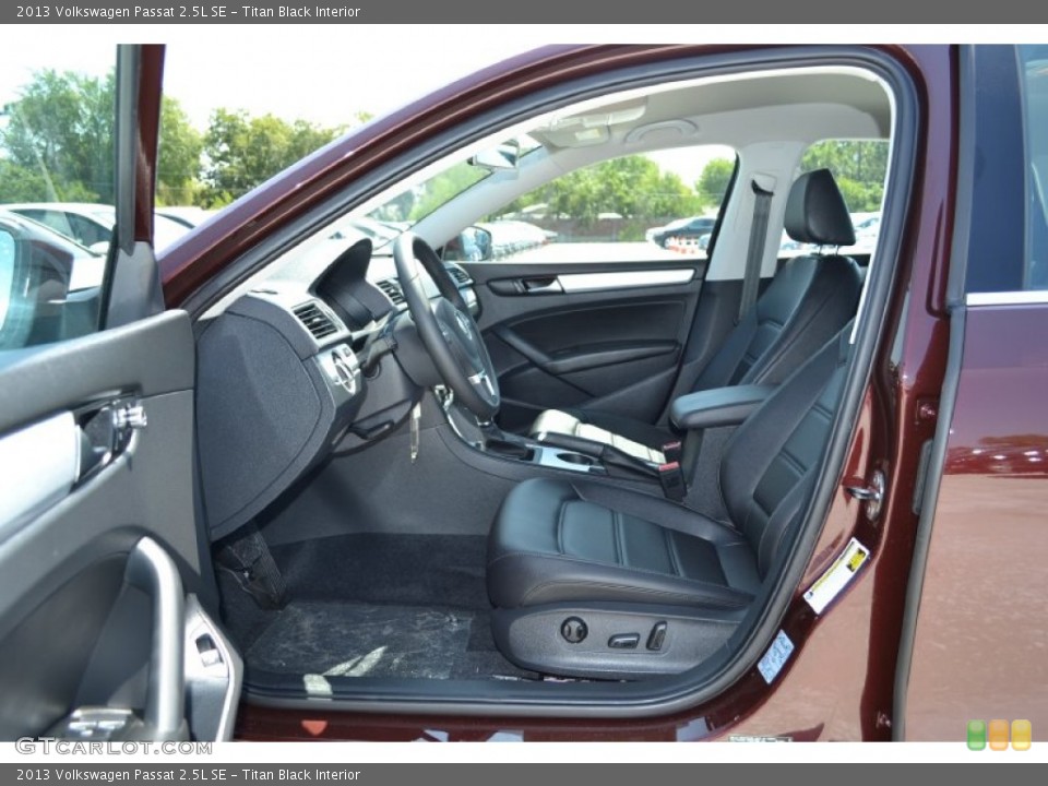 Titan Black Interior Photo for the 2013 Volkswagen Passat 2.5L SE #70507172