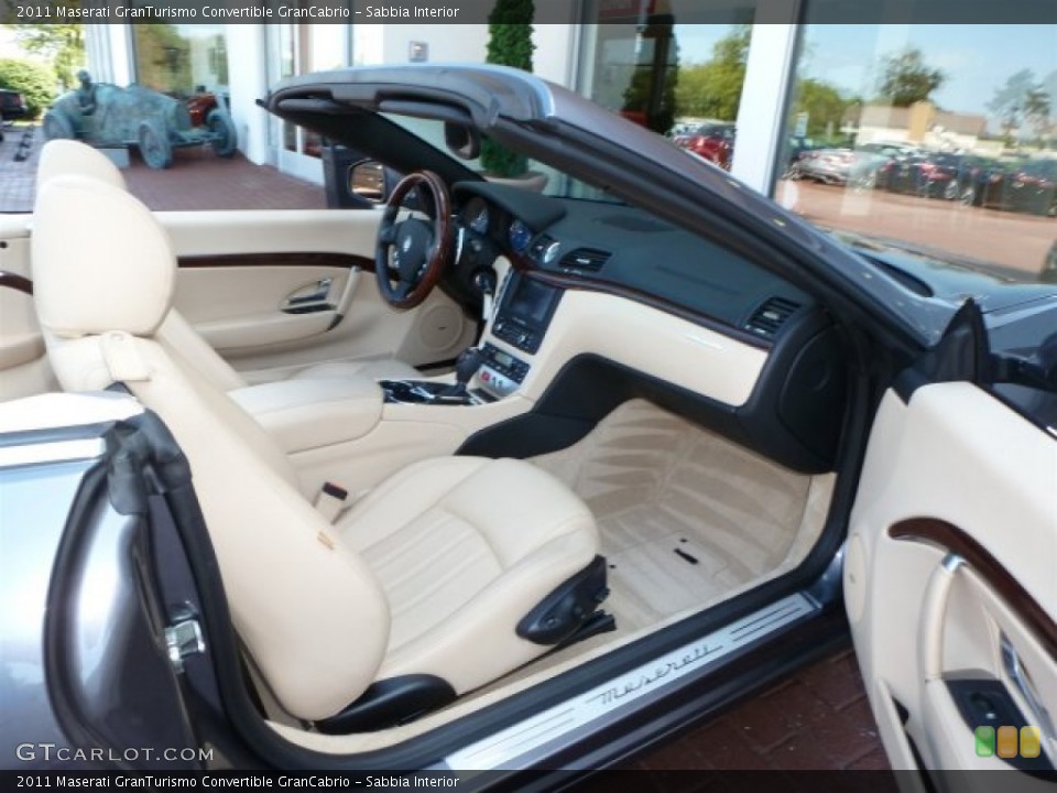 Sabbia Interior Photo for the 2011 Maserati GranTurismo Convertible GranCabrio #70559782