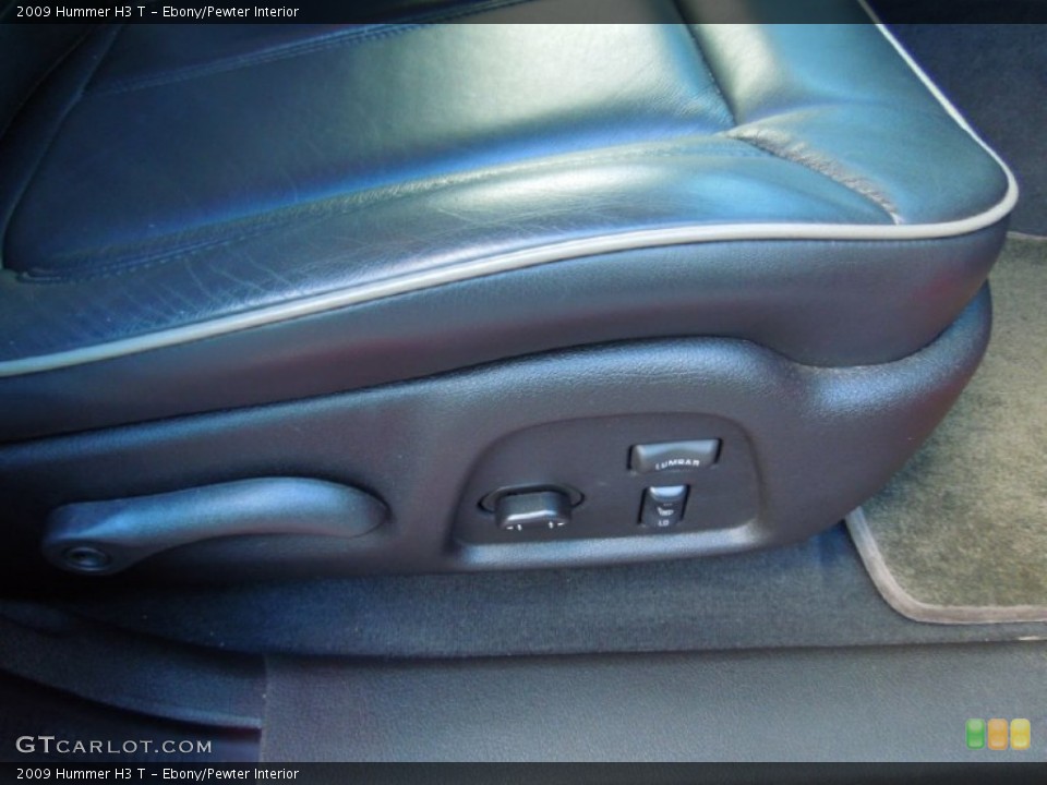 Ebony/Pewter Interior Controls for the 2009 Hummer H3 T #70611909