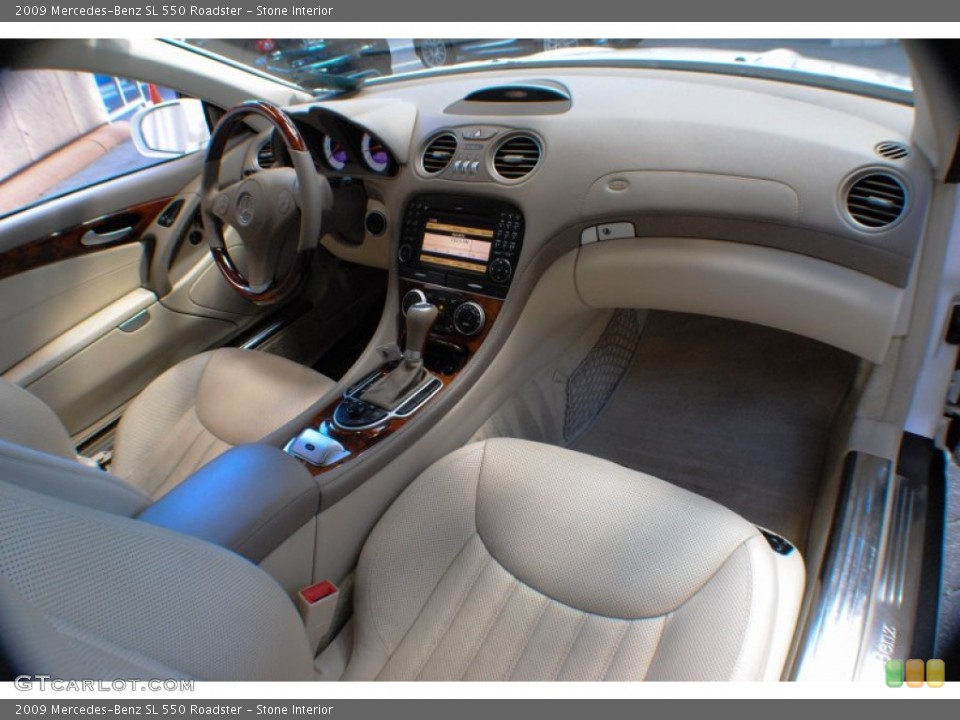 Stone Interior Photo for the 2009 Mercedes-Benz SL 550 Roadster #70627522