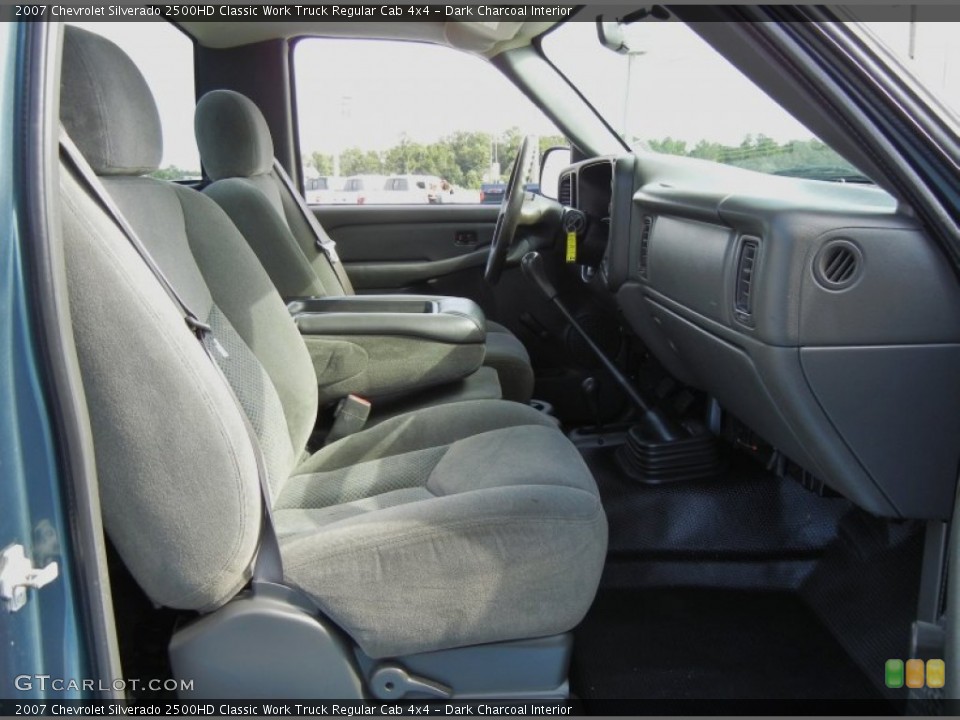 Dark Charcoal Interior Photo for the 2007 Chevrolet Silverado 2500HD Classic Work Truck Regular Cab 4x4 #70631671