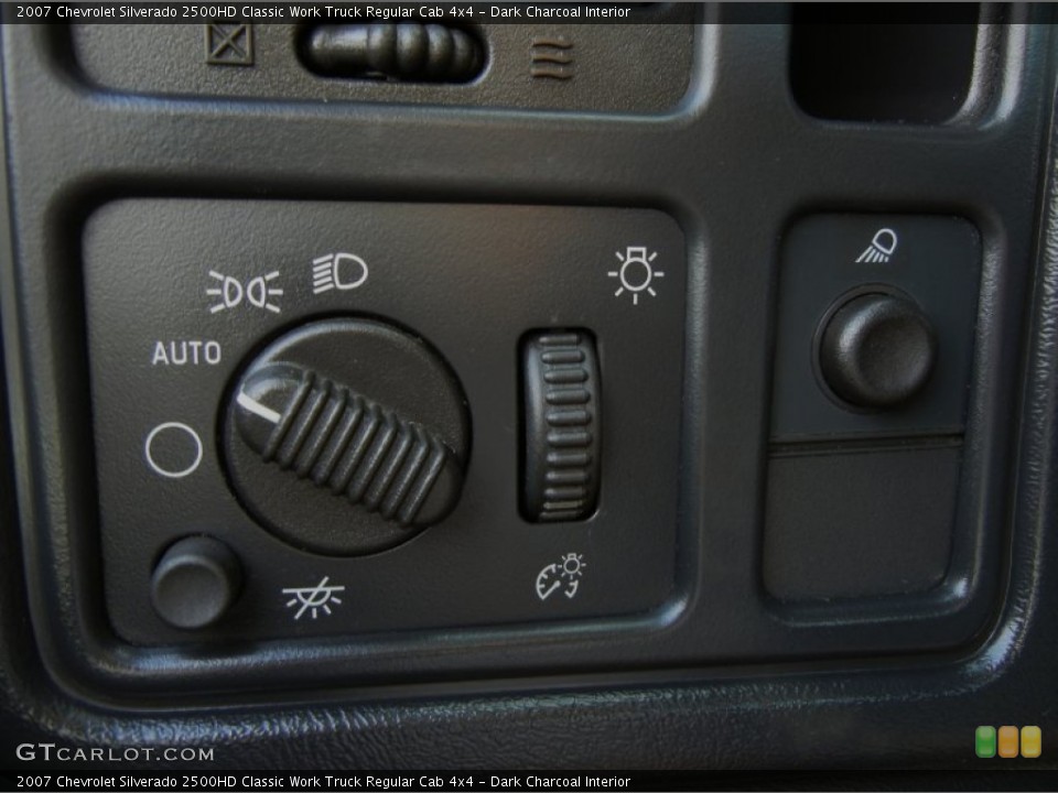 Dark Charcoal Interior Controls for the 2007 Chevrolet Silverado 2500HD Classic Work Truck Regular Cab 4x4 #70631713