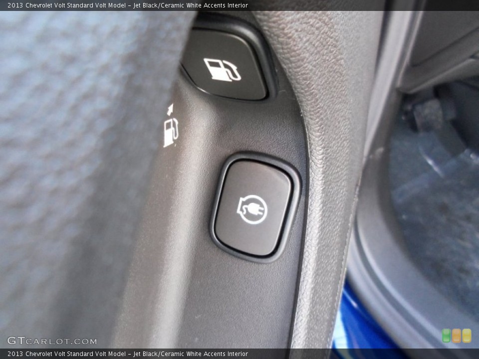 Jet Black/Ceramic White Accents Interior Controls for the 2013 Chevrolet Volt  #70653937