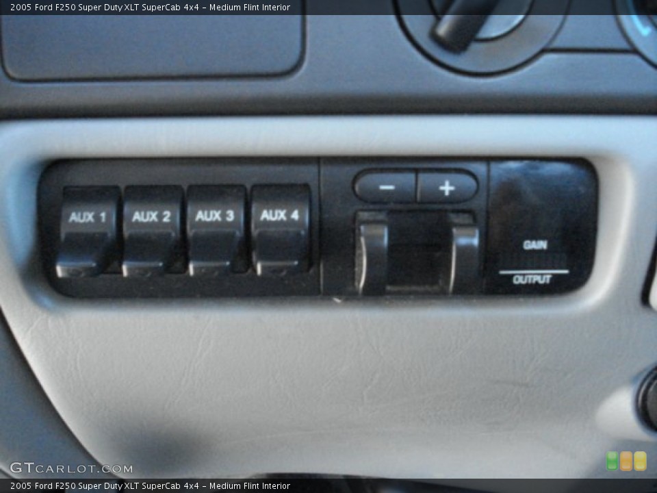 Medium Flint Interior Controls for the 2005 Ford F250 Super Duty XLT SuperCab 4x4 #70666042