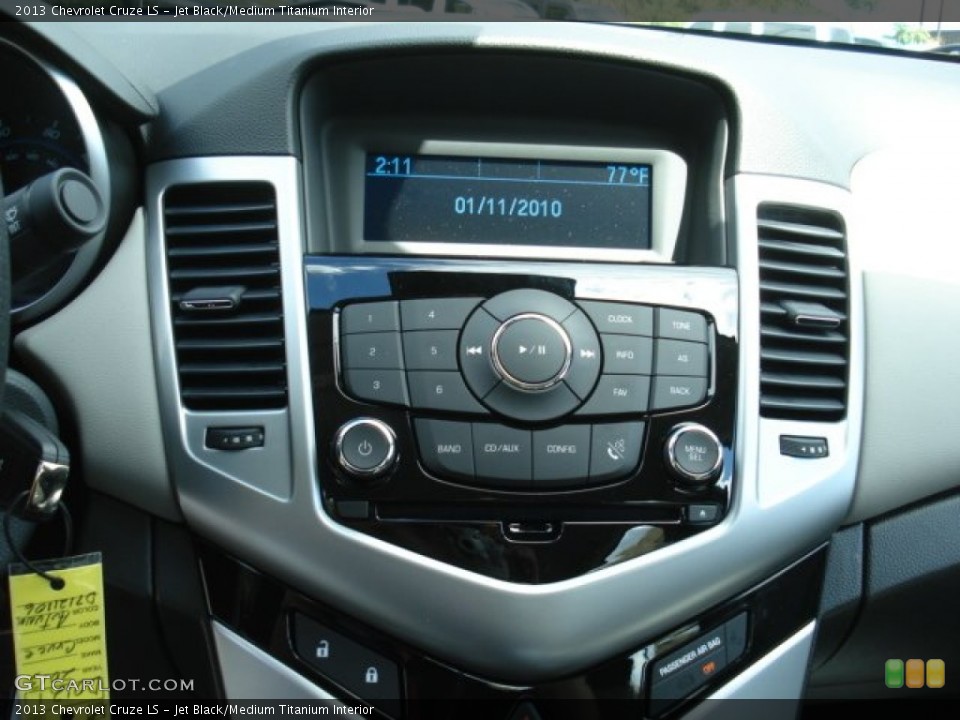 Jet Black/Medium Titanium Interior Controls for the 2013 Chevrolet Cruze LS #70678237