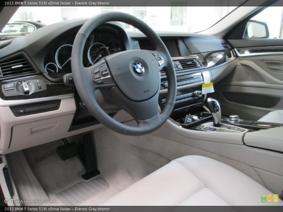 Everest Gray Interior Photo for the 2013 BMW 5 Series 528i xDrive Sedan #70713536