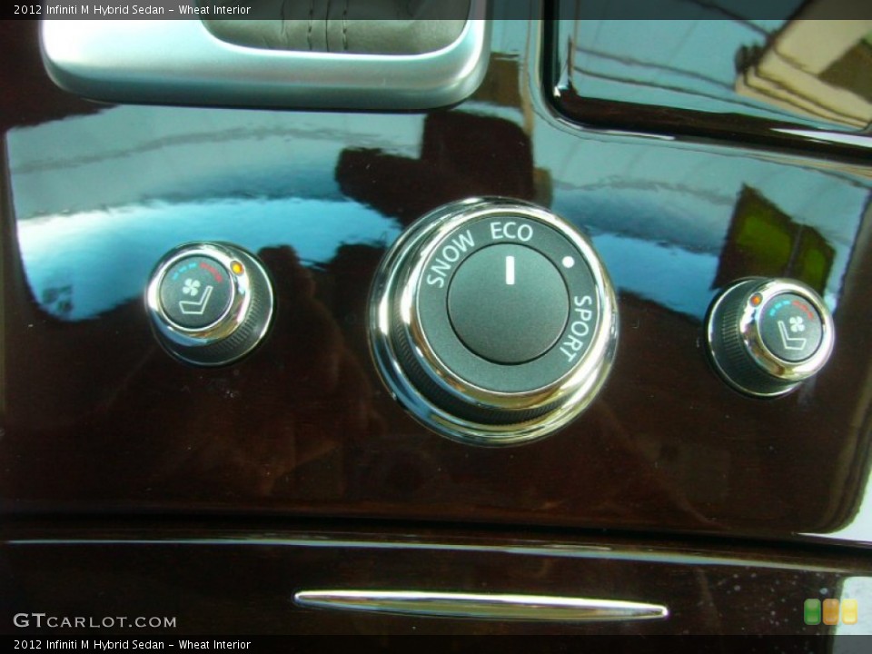Wheat Interior Controls for the 2012 Infiniti M Hybrid Sedan #70717310
