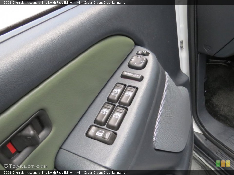 Cedar Green/Graphite Interior Controls for the 2002 Chevrolet Avalanche The North Face Edition 4x4 #70728575