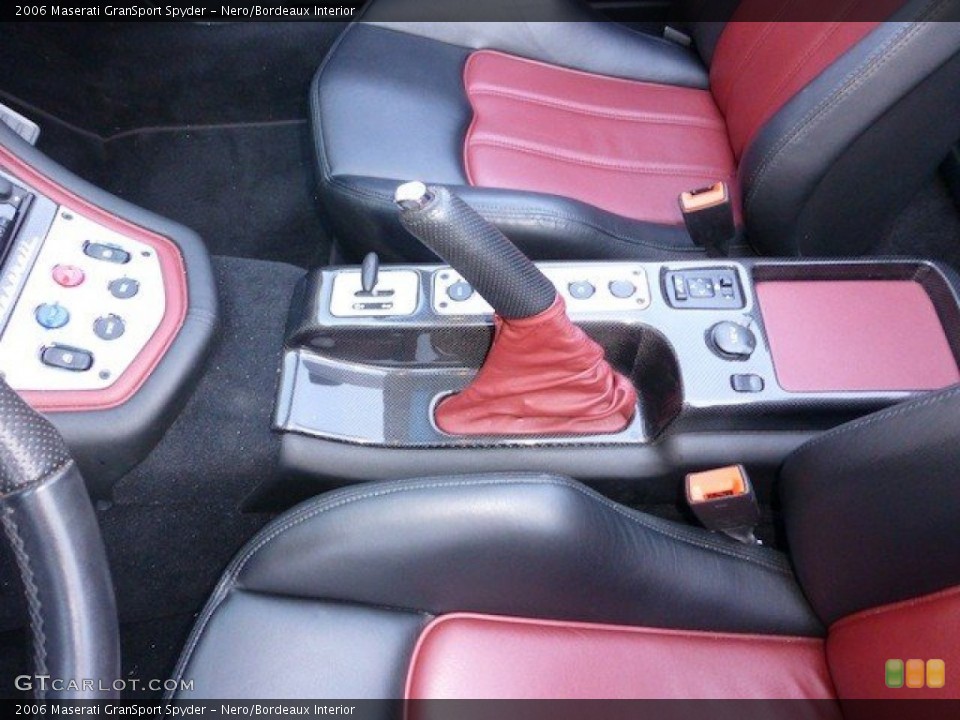 Nero/Bordeaux Interior Controls for the 2006 Maserati GranSport Spyder #70739858